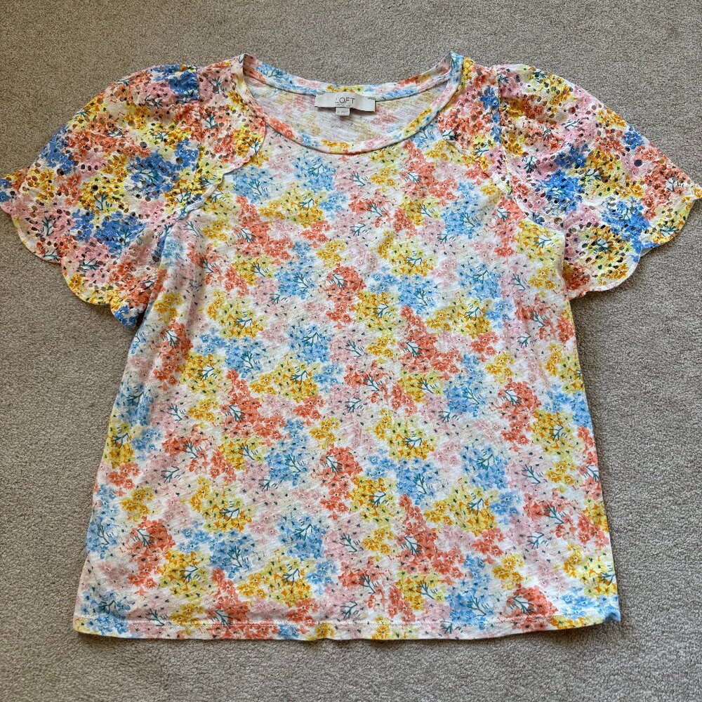 LOFT Hydrangea Eyelet‎ Flutter Sleeve Tee Size M